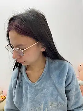 Snapshot of Bonniepark chatting on December 14, 10:09 am Bonniepark online show from December 14, 10:09 am