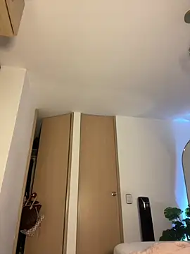  laura 02 online show from December 16, 8:58 pm