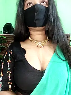 Idhika Paul online show from January 31, 7:45 pm