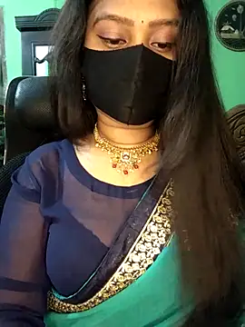 Idhika Paul online show from April 15, 3:30 pm