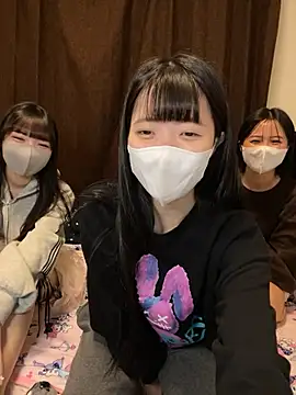 Snapshot of irohani_usagi chatting on December 4, 11:19 am irohani usagi online show from December 4, 11:19 am