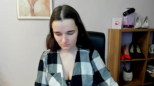 Snapshot of KateDelight chatting on March 8, 7:45 am KateDelight online show from March 8, 7:45 am