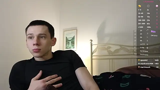 Snapshot of R1mmo__ chatting on December 20, 3:21 pm R1mmo online show from December 20, 3:21 pm