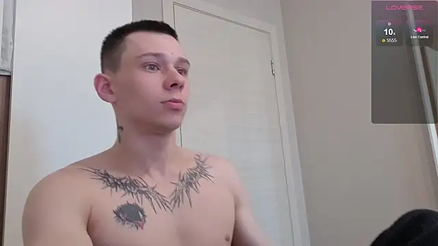 Snapshot of R1mmo__ chatting on October 1, 12:00 pm R1mmo online show from October 1, 12:00 pm