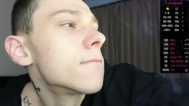 Snapshot of R1mmo__ chatting on October 11, 7:18 am R1mmo online show from October 11, 7:18 am