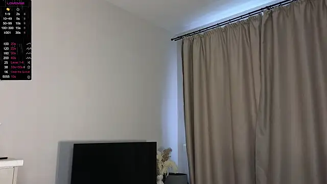 Snapshot of R1mmo__ chatting on October 29, 8:38 am R1mmo online show from October 29, 8:38 am