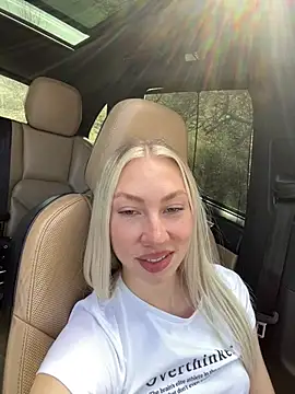 LuisaBecker online show from March 17, 11:21 am