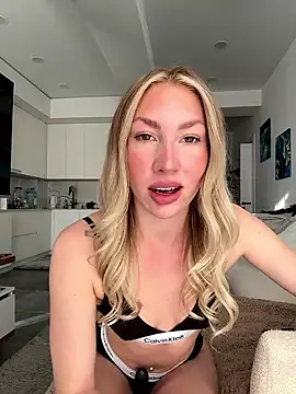 LuisaBecker online show from January 10, 11:56 am