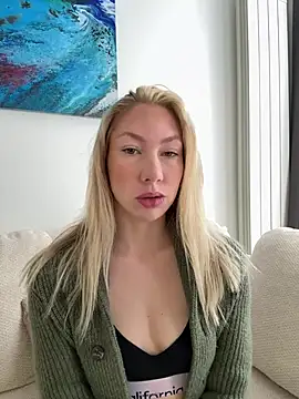 LuisaBecker online show from April 24, 9:12 am