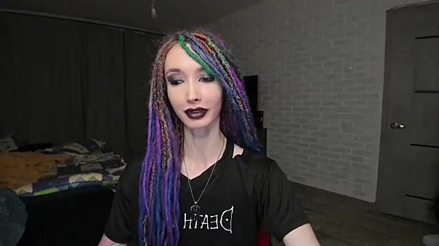 Roxy Silver online show from January 9, 5:00 pm