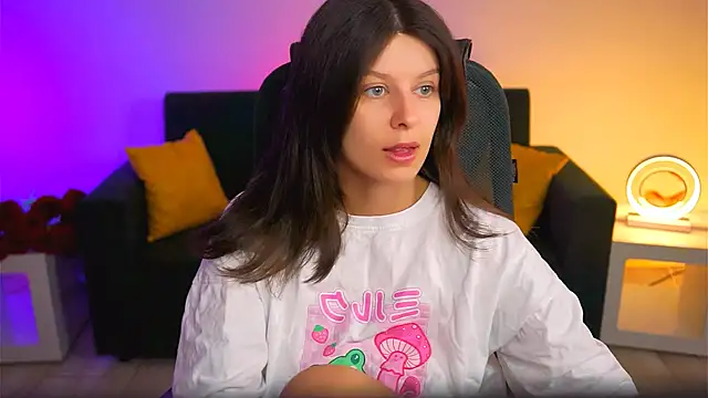 Snapshot of NicoleMun chatting on February 9, 5:19 am NicoleMun online show from February 9, 5:19 am