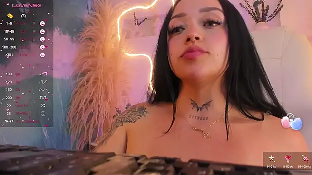 Snapshot of ViolettaHotLatin_ chatting on February 26, 11:41 am ViolettaHotLatin online show from February 26, 11:41 am