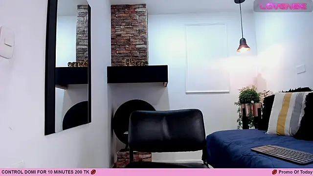 Snapshot of _AlejaCruz_ chatting on March 2, 11:29 am AlejaCruz online show from March 2, 11:29 am