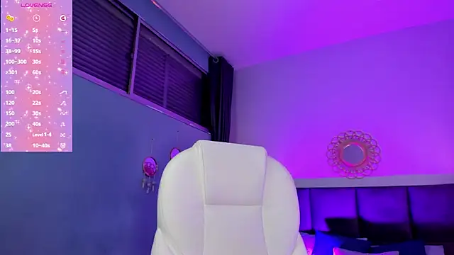 Snapshot of Lissy__Dream chatting on December 22, 1:13 am Lissy Dream online show from December 22, 1:13 am