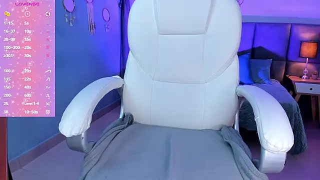 Snapshot of Lissy__Dream chatting on February 6, 4:28 am Lissy Dream online show from February 6, 4:28 am