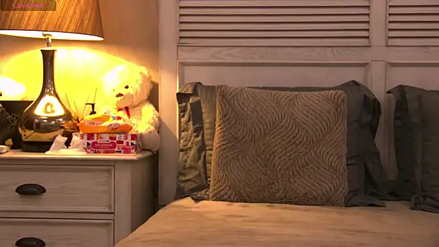 GinaMence online show from March 1, 1:00 am