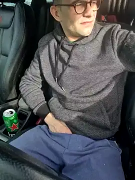 Snapshot of robertilevis chatting on January 18, 11:43 am robertilevis online show from January 18, 11:43 am