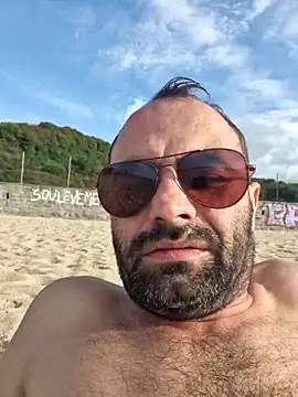 Snapshot of robertilevis chatting on September 9, 4:39 pm robertilevis online show from September 9, 4:39 pm