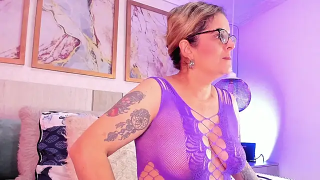 ValeryHart1 online show from March 19, 10:44 am