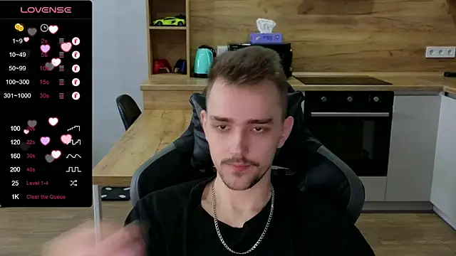 Snapshot of Larstar01 chatting on January 12, 10:23 am Larstar01 online show from January 12, 10:23 am