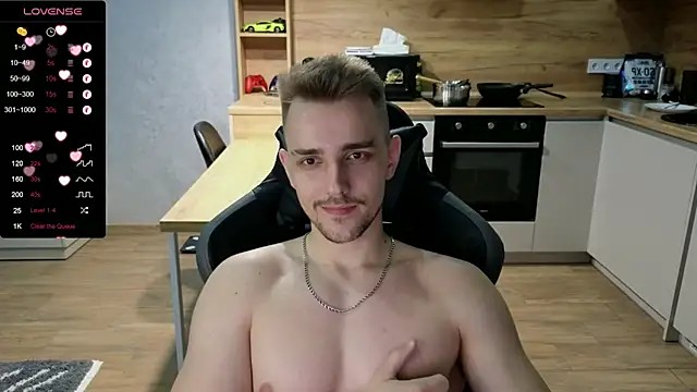 Snapshot of Larstar01 chatting on January 29, 1:48 am Larstar01 online show from January 29, 1:48 am