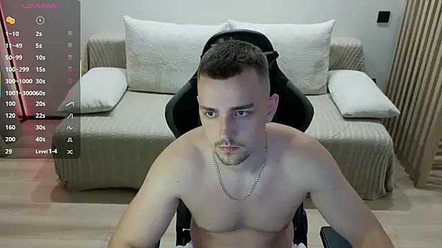 Snapshot of Larstar01 chatting on September 21, 9:27 pm Larstar01 online show from September 21, 9:27 pm