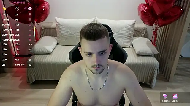 Snapshot of Larstar01 chatting on September 28, 10:26 pm Larstar01 online show from September 28, 10:26 pm