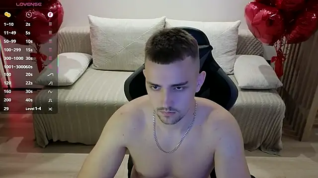 Snapshot of Larstar01 chatting on October 3, 9:01 pm Larstar01 online show from October 3, 9:01 pm