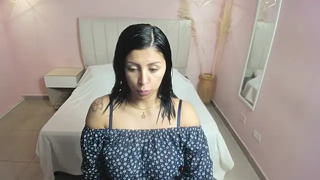 Snapshot of tiffani__love chatting on January 29, 1:07 pm tiffani love online show from January 29, 1:07 pm