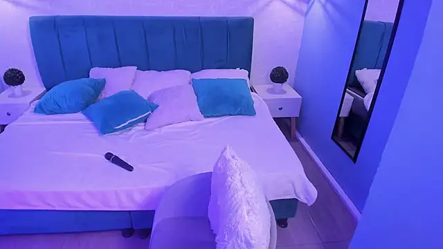 Snapshot of tiffani__love chatting on February 13, 3:03 pm tiffani love online show from February 13, 3:03 pm