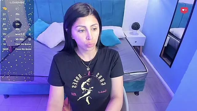 Snapshot of tiffani__love chatting on February 14, 12:03 pm tiffani love online show from February 14, 12:03 pm