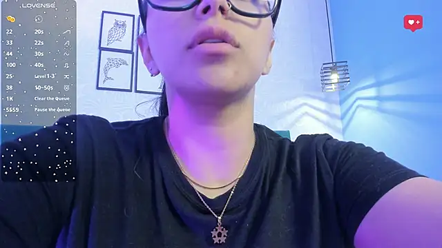 Snapshot of tiffani__love chatting on February 14, 3:05 pm tiffani love online show from February 14, 3:05 pm