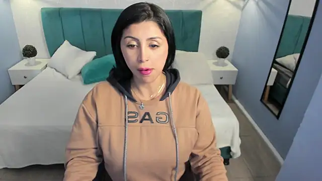 Snapshot of tiffani__love chatting on February 24, 12:16 pm tiffani love online show from February 24, 12:16 pm