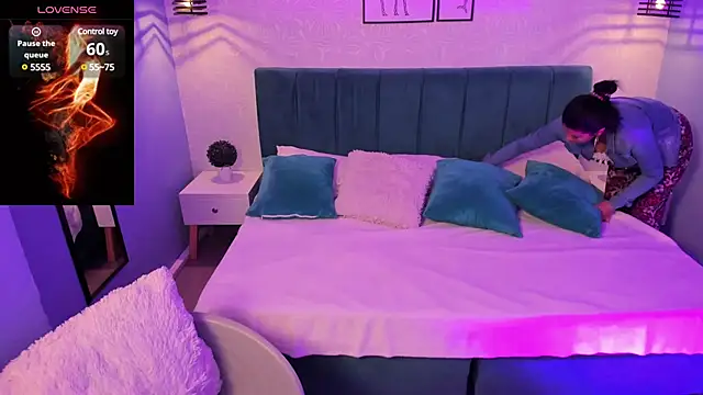 Snapshot of tiffani__love chatting on February 27, 12:34 pm tiffani love online show from February 27, 12:34 pm