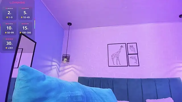 Snapshot of tiffani__love chatting on March 6, 3:45 pm tiffani love online show from March 6, 3:45 pm