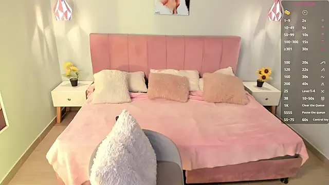 Snapshot of tiffani__love chatting on March 14, 12:29 pm tiffani love online show from March 14, 12:29 pm