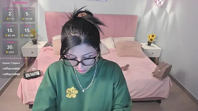 Snapshot of tiffani__love chatting on March 22, 6:03 pm tiffani love online show from March 22, 6:03 pm