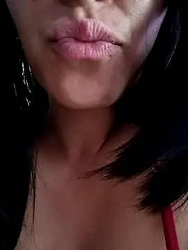 Snapshot of tiffani__love chatting on October 9, 8:18 pm tiffani love online show from October 9, 8:18 pm