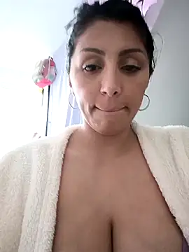 Snapshot of tiffani__love chatting on November 4, 6:18 pm tiffani love online show from November 4, 6:18 pm