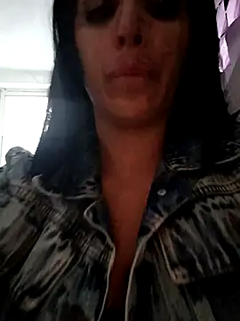 Snapshot of tiffani__love chatting on November 28, 9:06 pm tiffani love online show from November 28, 9:06 pm