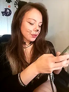 Kimiechanuwu online show from October 21, 4:30 pm