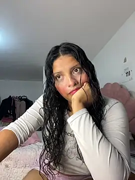 Snapshot of tati__22 chatting on November 3, 5:47 pm tati  22 online show from November 3, 5:47 pm