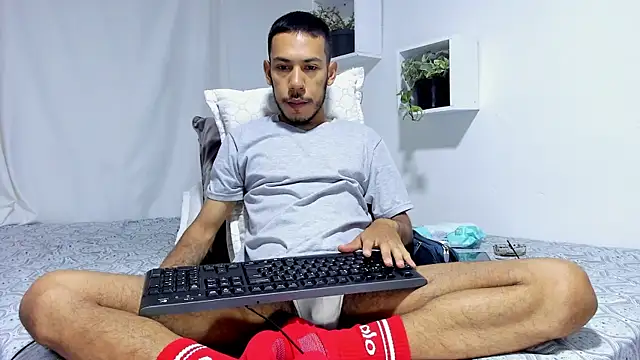 Snapshot of Aronxxs chatting on January 22, 10:07 am Aronxxs online show from January 22, 10:07 am