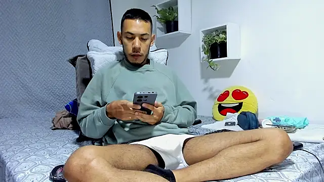 Snapshot of Aronxxs chatting on February 11, 10:15 am Aronxxs online show from February 11, 10:15 am