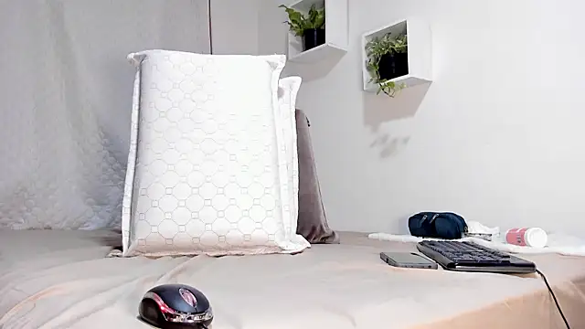 Snapshot of Aronxxs chatting on February 24, 9:21 am Aronxxs online show from February 24, 9:21 am