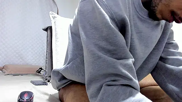 Snapshot of Aronxxs chatting on February 27, 11:10 am Aronxxs online show from February 27, 11:10 am