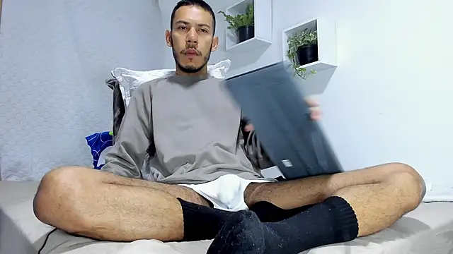 Snapshot of Aronxxs chatting on March 1, 10:45 am Aronxxs online show from March 1, 10:45 am