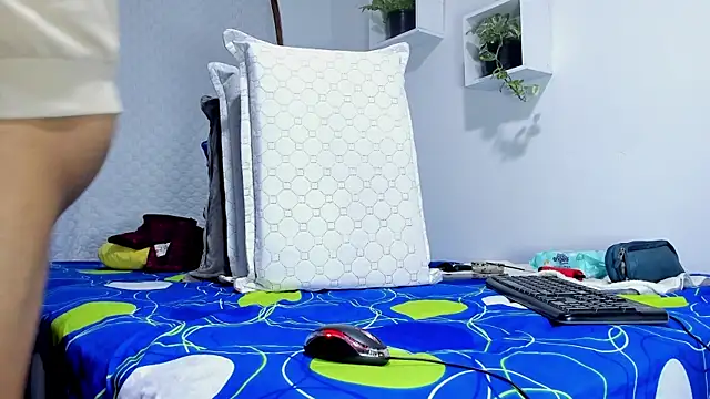 Snapshot of Aronxxs chatting on March 22, 10:49 am Aronxxs online show from March 22, 10:49 am