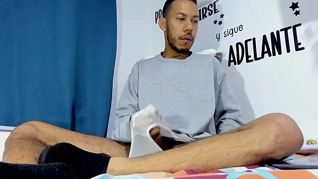 Snapshot of Aronxxs chatting on November 16, 10:32 am Aronxxs online show from November 16, 10:32 am