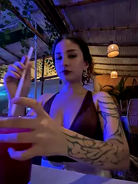 Snapshot of Mon_Cherry chatting on November 7, 1:05 am Mon Cherry online show from November 7, 1:05 am